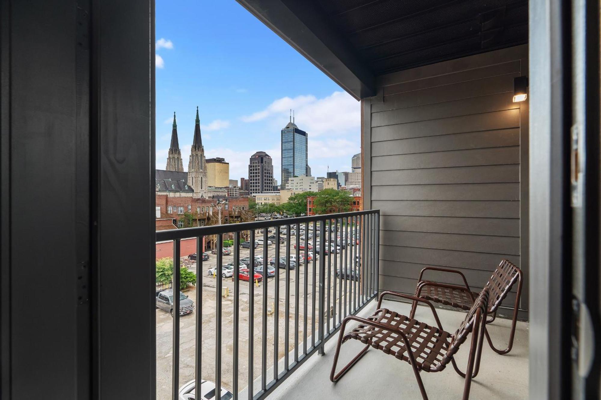 Cozysuites On Mass With Garage Parking #7 Indianapolis Ngoại thất bức ảnh
