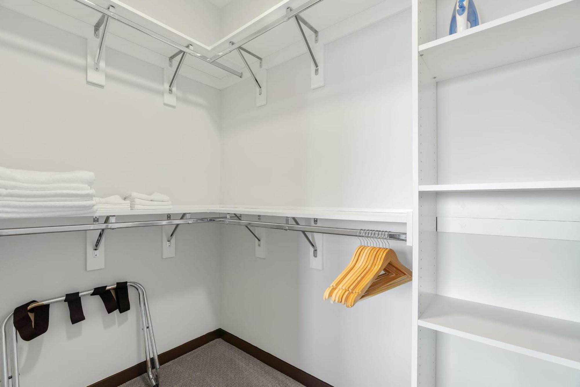 Cozysuites On Mass With Garage Parking #7 Indianapolis Ngoại thất bức ảnh