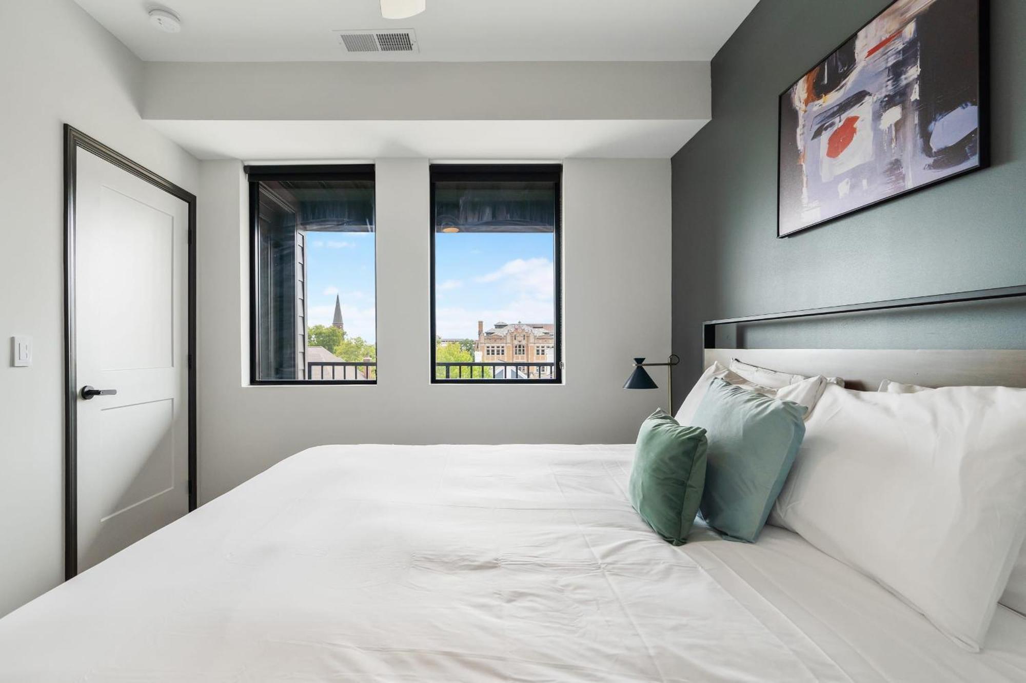 Cozysuites On Mass With Garage Parking #7 Indianapolis Ngoại thất bức ảnh