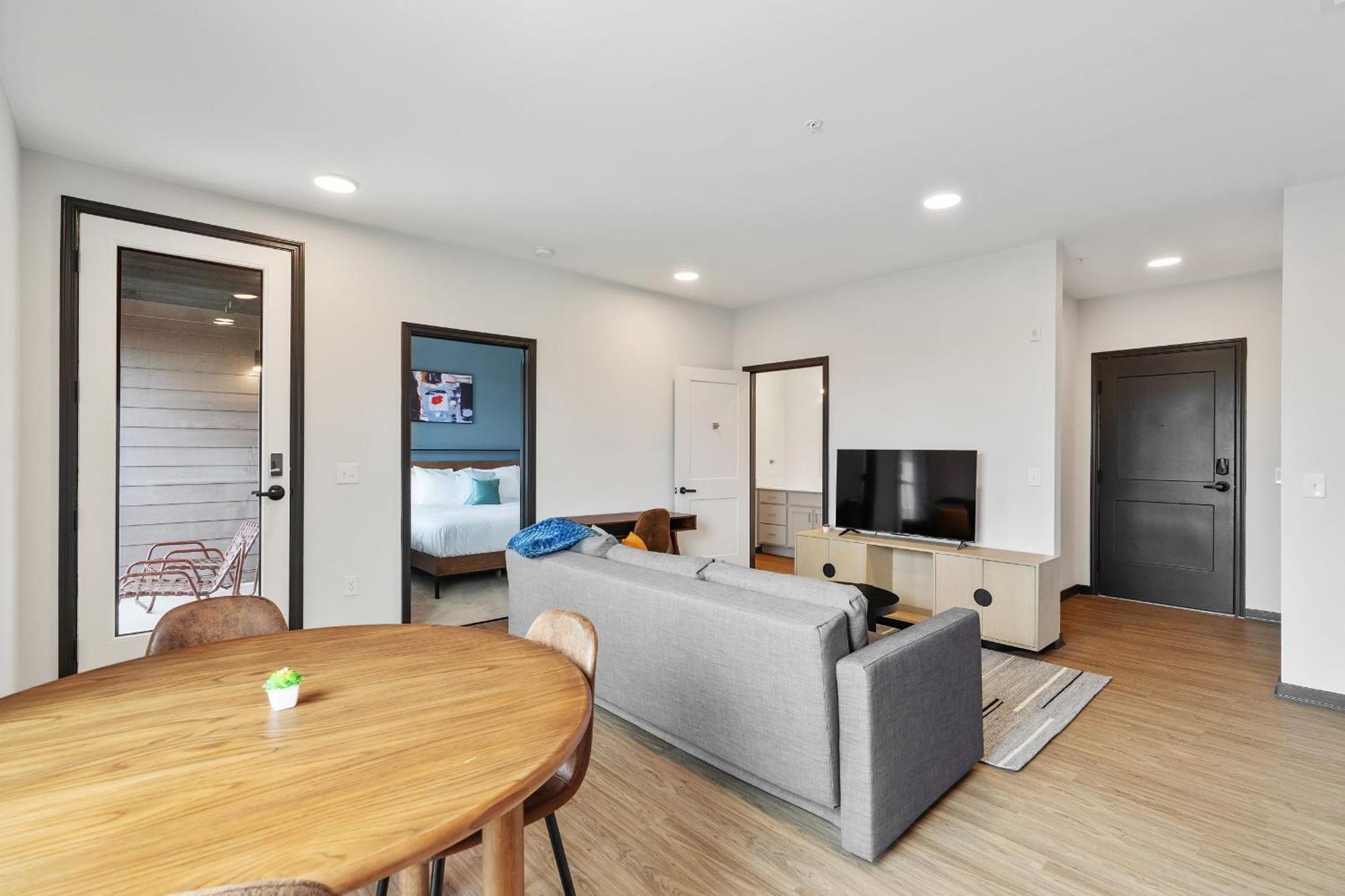 Cozysuites On Mass With Garage Parking #7 Indianapolis Ngoại thất bức ảnh