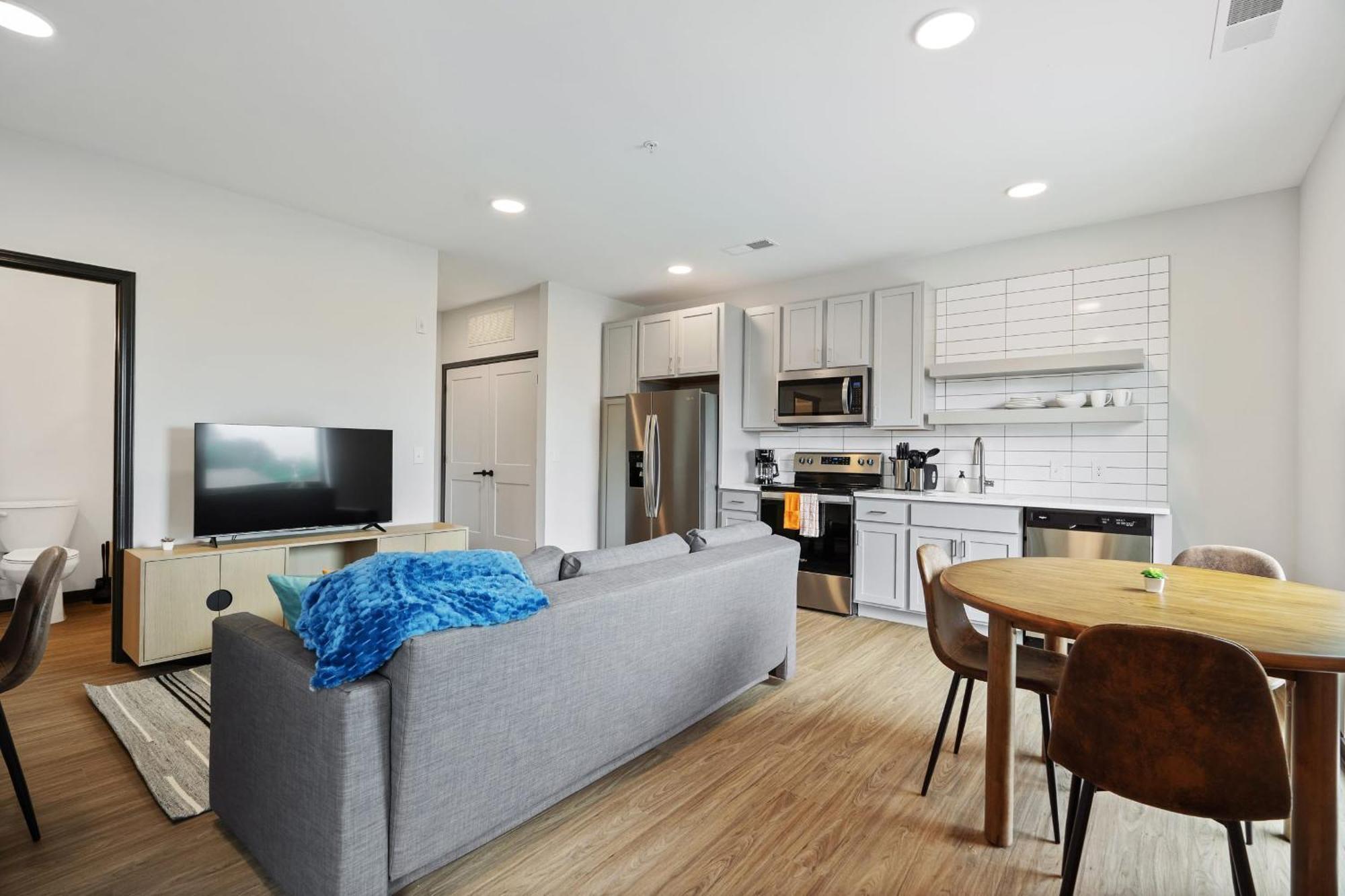 Cozysuites On Mass With Garage Parking #7 Indianapolis Ngoại thất bức ảnh